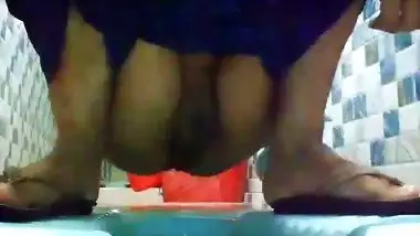 Bangladeshi Bhabi Peeing & Washing Sweet Pussy