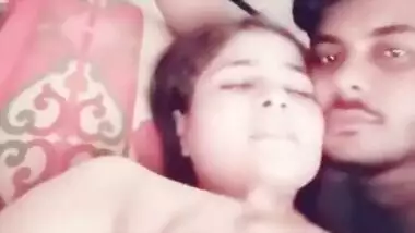 Lovelace kisses Desi sex girlfriend with amazing XXX melons in the bed