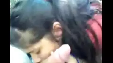 Free Indian blowjob in the outdoor by desi girl mms