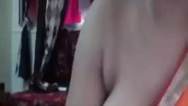 Indian female exposes her sex fun parts in the XXX webcam show