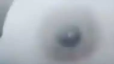 Cute village girl exposes her nude XXX curves in hot Desi video