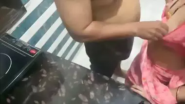 Homemade desi sex of a Nagpur couple in the kitchen