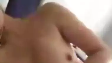 Indian nude girl shows her big, tight boobs in MMS