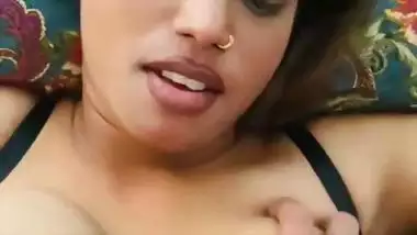 Sexy model gives an Indian blowjob to a rich man
