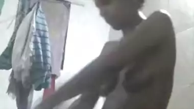 Tempting Desi sex amateur model changes in a XXX way on camera