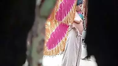 Mature neighbor MILF mom outdoor bath and wearing dress