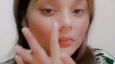 Beautiful big melons showing desi girl selfie viral clip