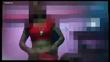 Sexy tamil sister nude dance in home