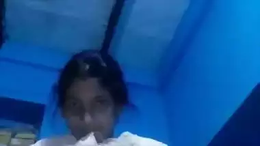 Desi nude Bihari girl shows her tight boobs to her lover