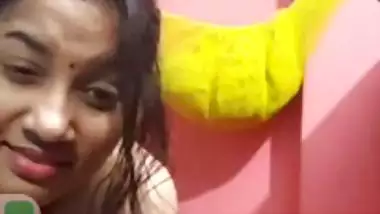 Bhabhi opens blouse and sits naked for fingering