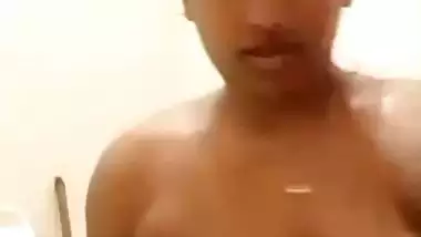 Tanker MILF bathing naked recorded while on video call
