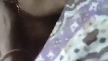 Newly married couple kissing and wife blowjob viral MMS