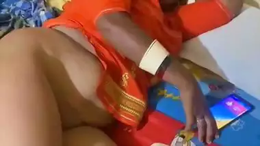 Mature slut pussy showing to customer for fucking