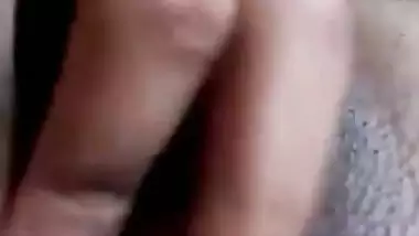 A desi nude Indian girl exposes her naked body in MMS