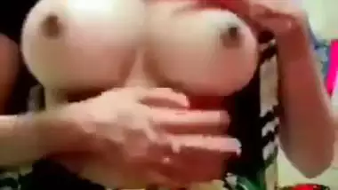 A newly married nude desi lady shows her boobs