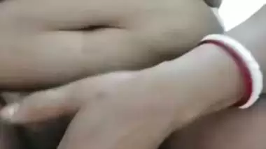 Gorgeous Chamet girl naked body showing on live