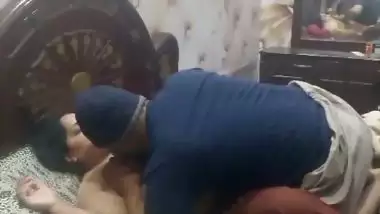 Cheater bhabhi keeps camera before having sex with lover