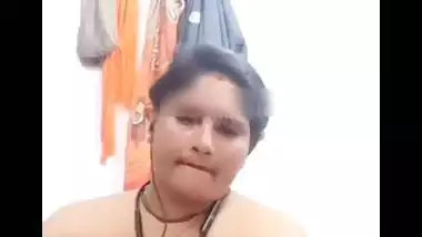 Kannada aunty rubbing pussy and fingering on video call