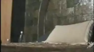 Madrasi aunty ki pati ke dost se chudai ka real mms tape