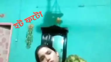 Bangla naked girl fucks her pussy with brinjal