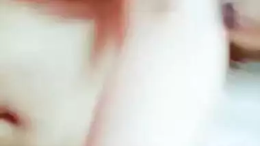 Webcam video of good-looking Desi girl oiling wonderful body