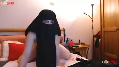 Indian takes off hijab after she rides a dildo for a while