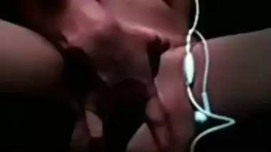 Indian girl fingering pussy – Desi leaks