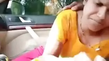Marathi Randi giving blowjob inside car