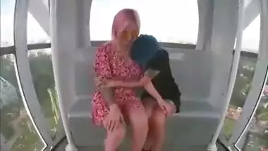 Luckey guy get sucked by two babes in a largest marygoround