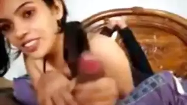 Padosan ne Hindi me gandi baatain karke lund chusa