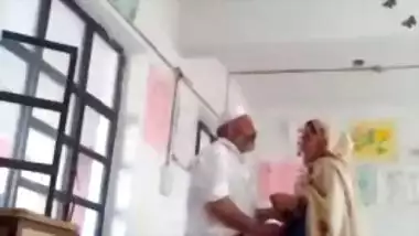 School Peon Fuck Teacher Bhabi in Classroom
