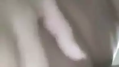 Horny Dhaka babe shows her nude body in the MMS