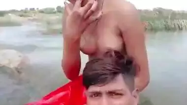Dehati Lovers enjoying outdoor bathing on selfie cam