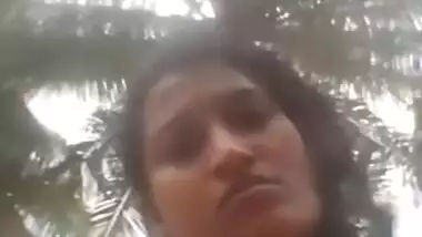 Horny girl masturbating till cumming