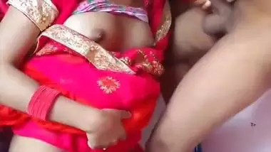 The girl in a saree gives an Indian blowjob and eats cum