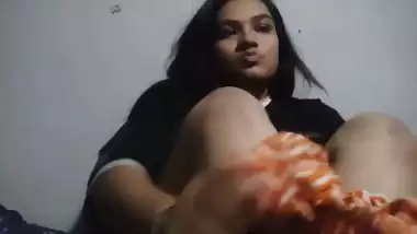 Bengali girl rubbing pussy in horny mood viral MMS