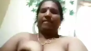 Badi boob aunty solo MMS