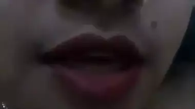 Horny Indian bhabi masturbating MMS selfie