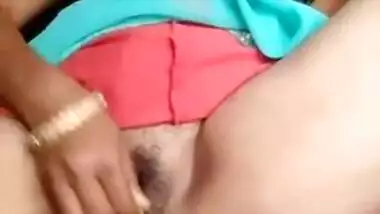 Vegetable makes Desi MILF cum during XXX masturbation for camera