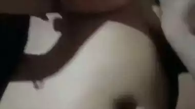 Chubby Bangla lady allows her cousin to press her boobs