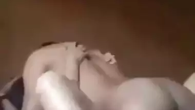 Merciless guy tears GF’s tight pussy in Indian hard sex MMS