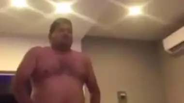 Me rebotan las tetas mientras me llena el culo de leche