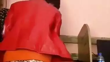 Hijabi girl’s Pakistani porn from her computer class