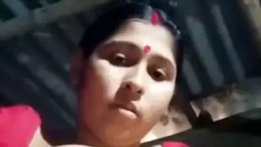 Boudi Bibastra MMS Showing Big boobs and Pussy