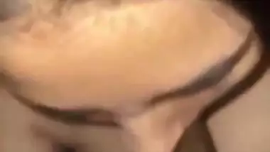 Delhi babe gives a sexy blowjob in Indian sex video