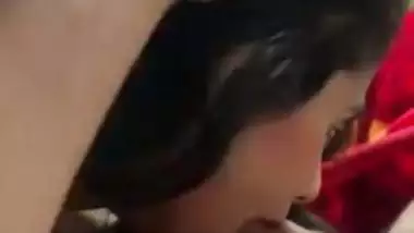 Naked girl shows her pussy in the Indian sex video – Part 1