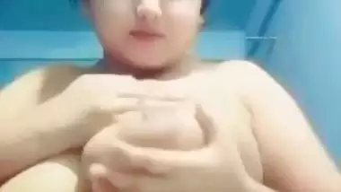 Chubby tanker Bengali girl sucking her huge boobs