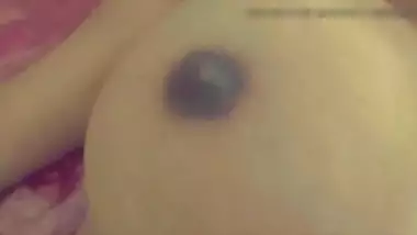 Sexual pervert manages to see Desi girl's tits and XXX orifice