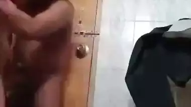 Tenant bangs his landlord’s daughter in Indian MMS porn