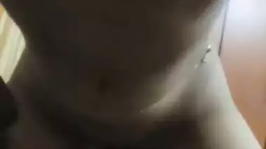 Hot sex MMS of a lady sucking a cock before riding it